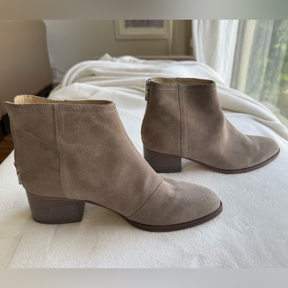 Rag & Bone Grayish Taupe Suede Ankle Booties size 38